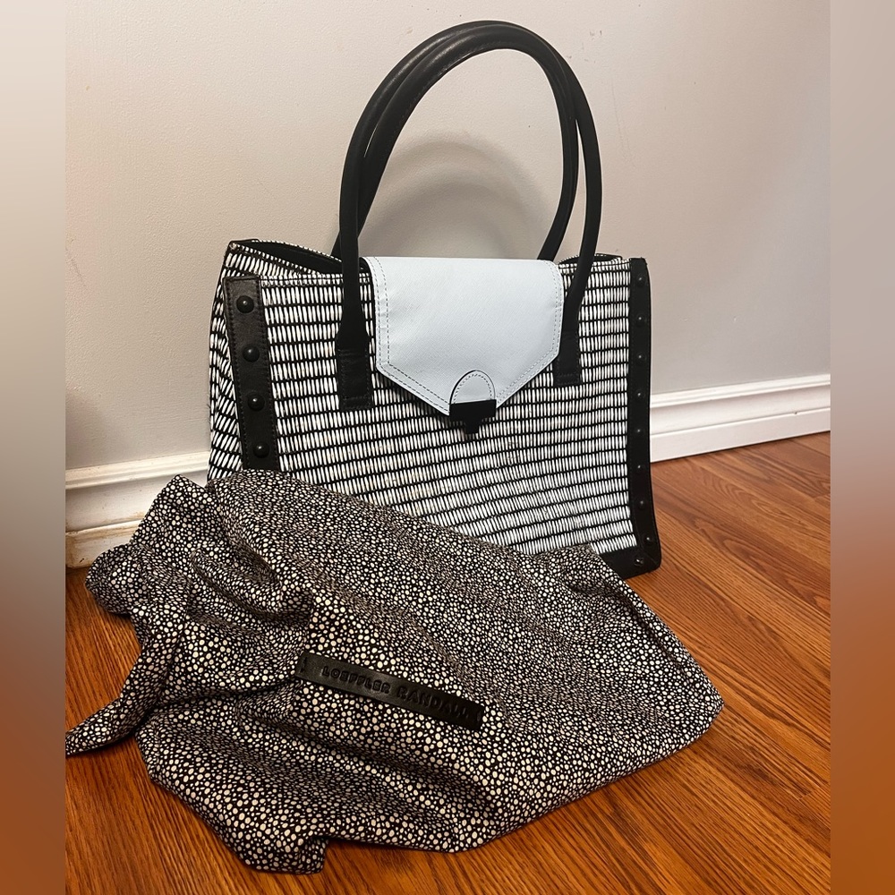Lorffler Randall Purse w/ Tons of Space and Style!!